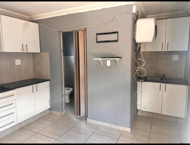 6 BEDROOM APARTMENT FOR SALE IN SOSHANGUVE PP